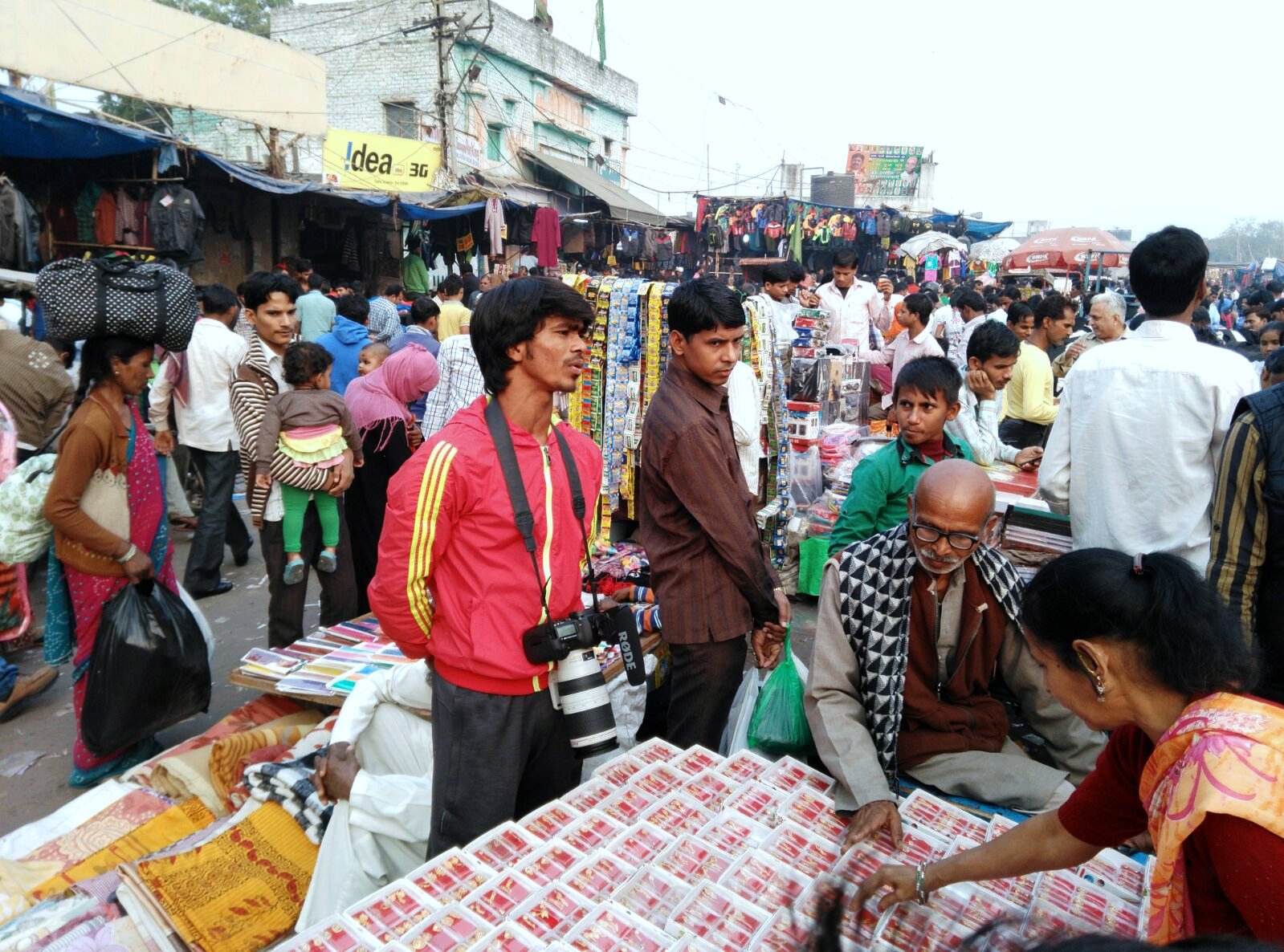The ice-skating boy and his shop. â€” Delhi